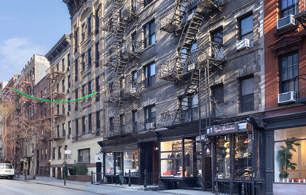 Roth of Manhattan Skyline leases retail space to Age of Stones